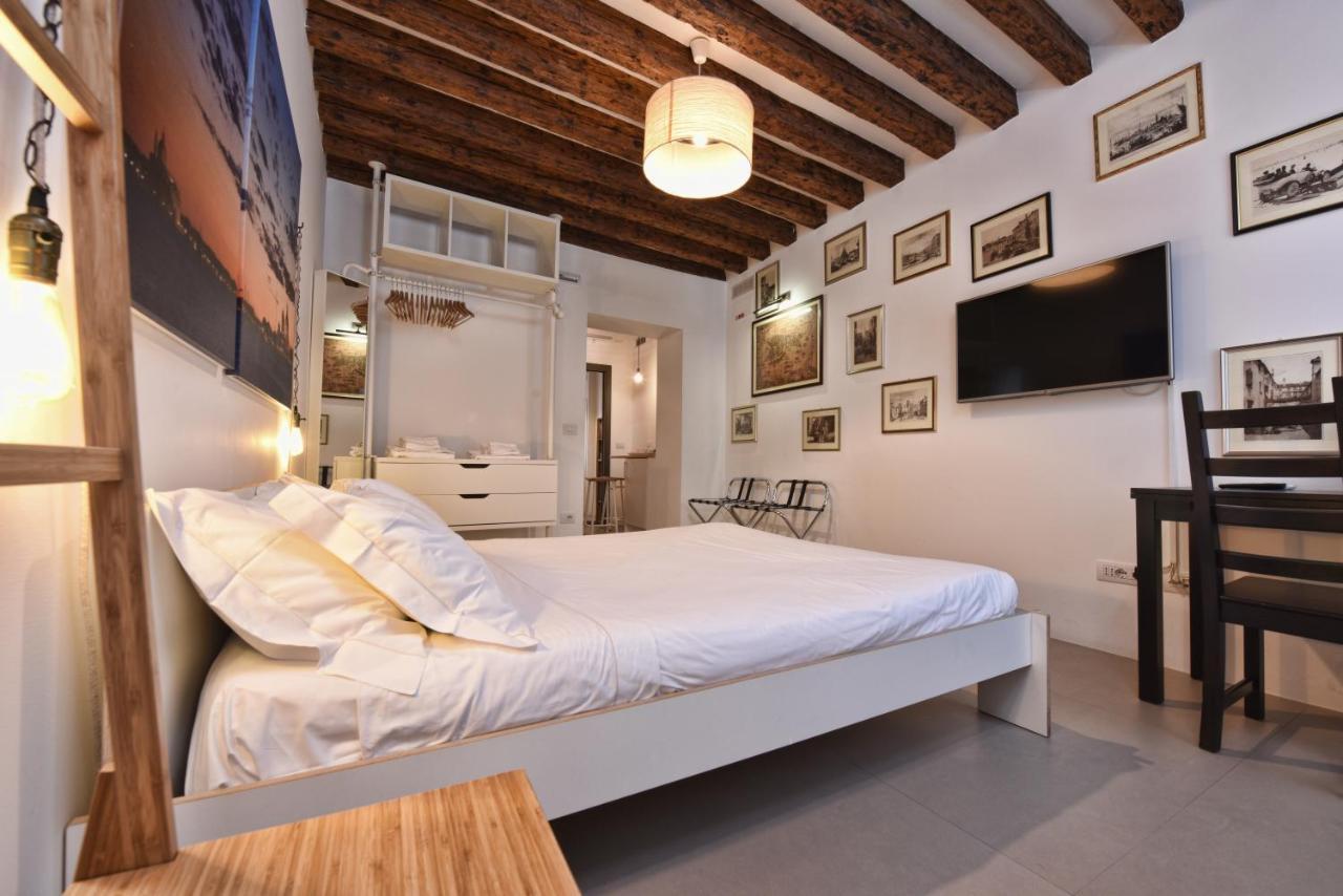 Lively Castello Comfort Room Private Bath & Privacy Venedig Exteriör bild